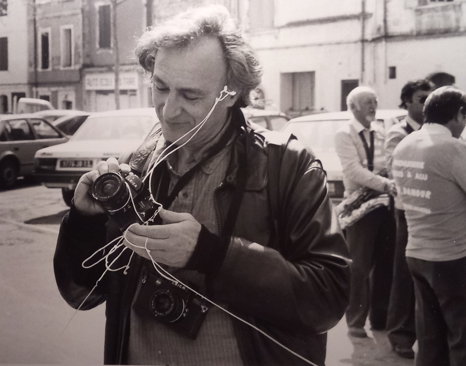 Portrait de William Klein pendant la feria d'Arles, 1984.