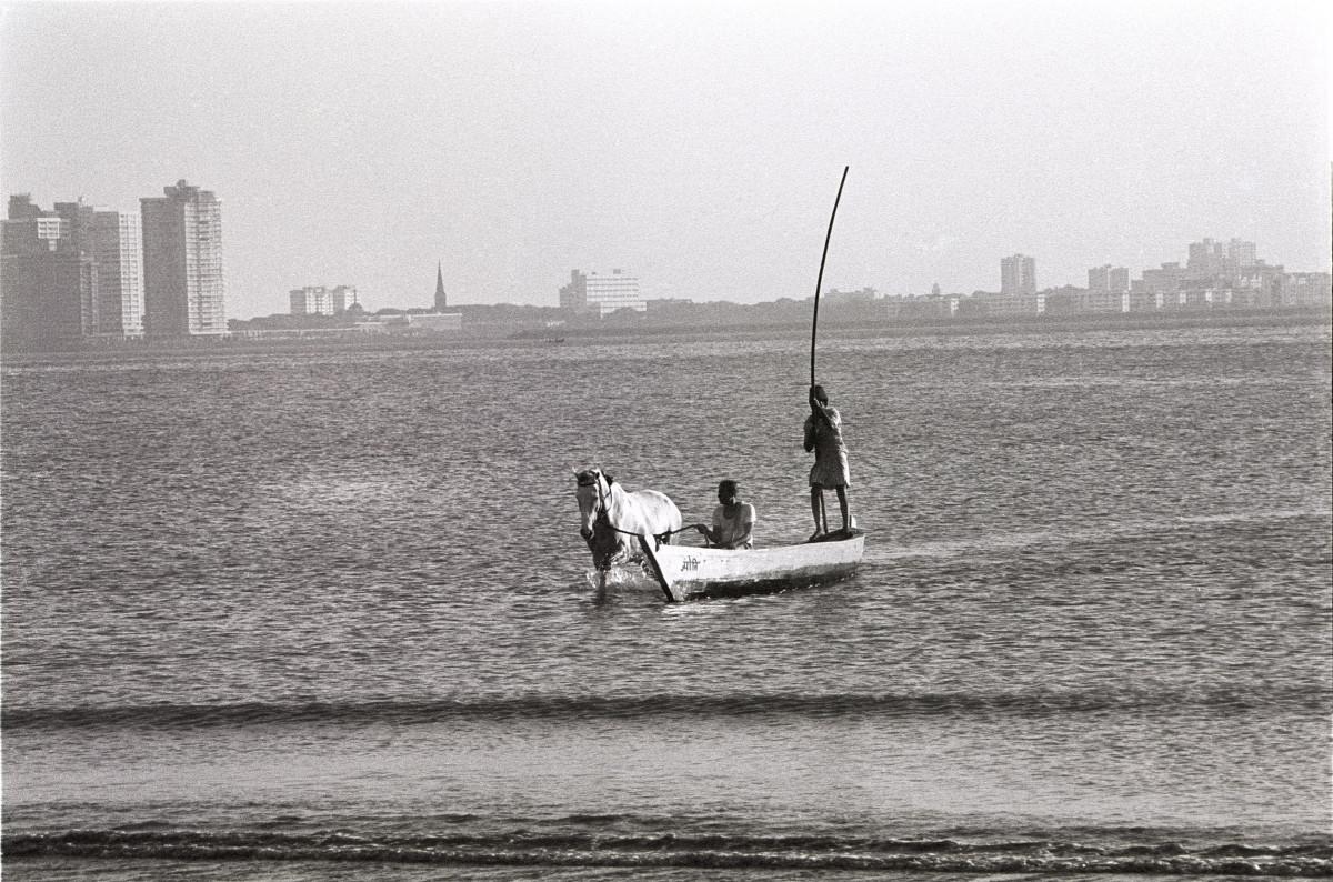 Cheval et Bateau à la plage de Chowpatty, Pablo Bartholomew, Bombay, 1979