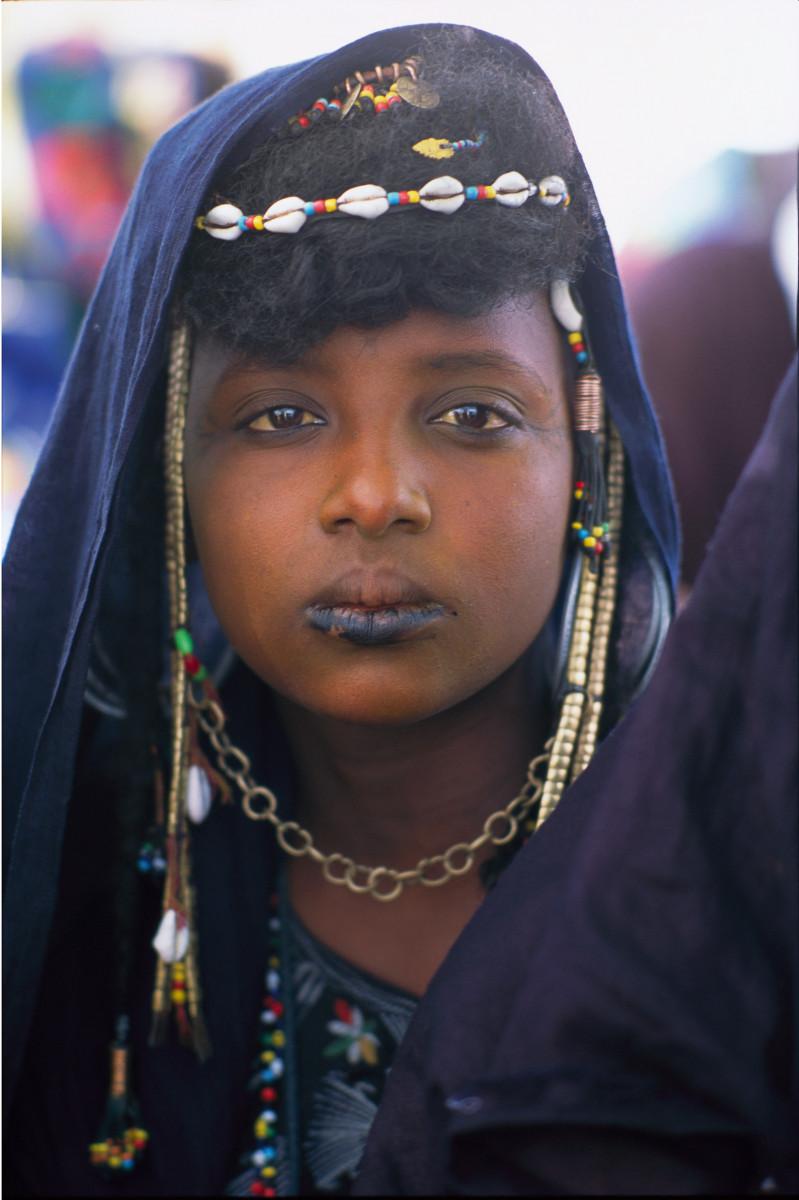 Jean-Marc Durou, Jeune fille peule wadaabé (Bororo), région de l'Azaouak, nord Niger.