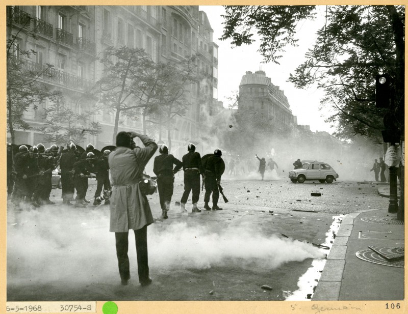 Manifestation du 6 mai 1968. Reportages sur les barricades construites par les étudiants