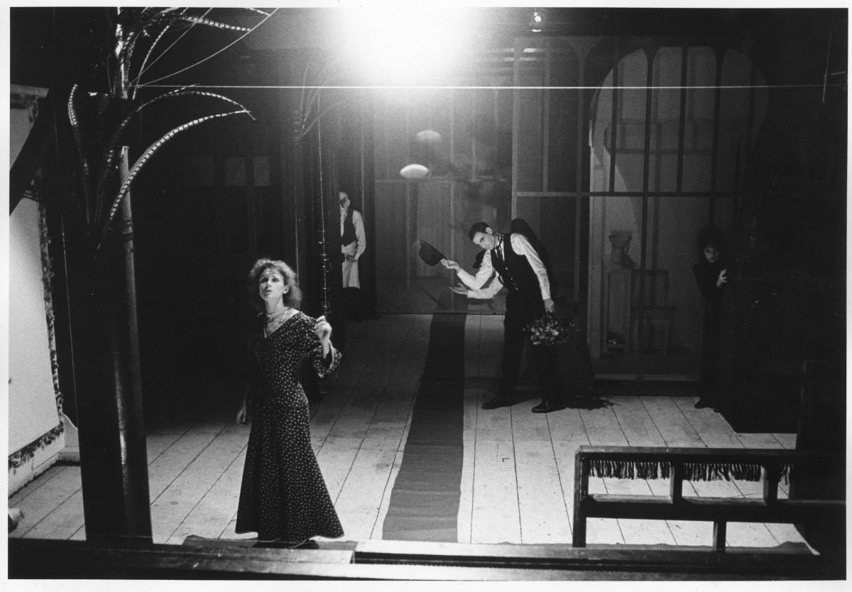 Babette Mangolte. Richard Foreman staging of his play “Blvd de Paris” in a loft in Soho with set design and lights by Foreman with Kate Manheim and John Erdman, 1977. Courtesy Babette Mangolte.