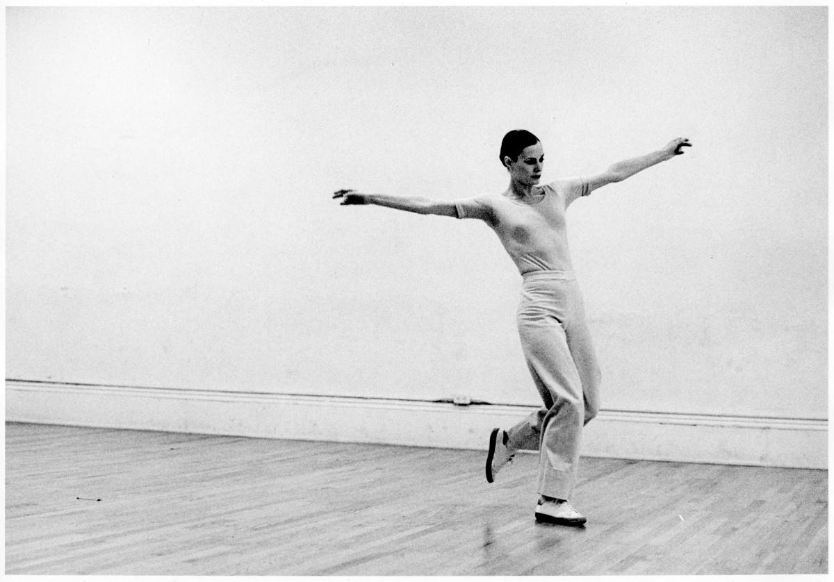 Babette Mangolte. Lucinda Childs dancing her solo “Katema” in her loft on Broadway, 1978. Courtesy Babette Mangolte.
