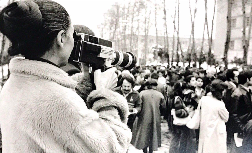 Happiness of people in the day when Shah left Iran Enghelab street and other streets, 16 Janvier 1979