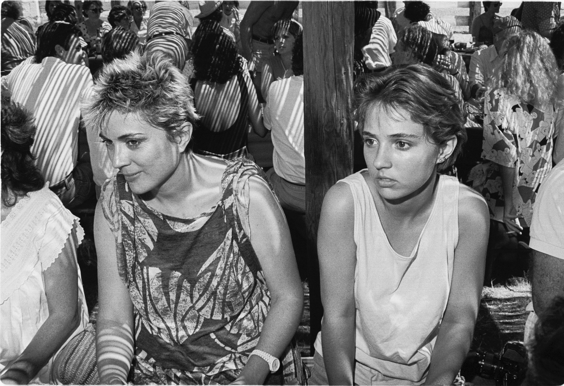 Arles 1985 Fontana Mme et Mlle.jpg