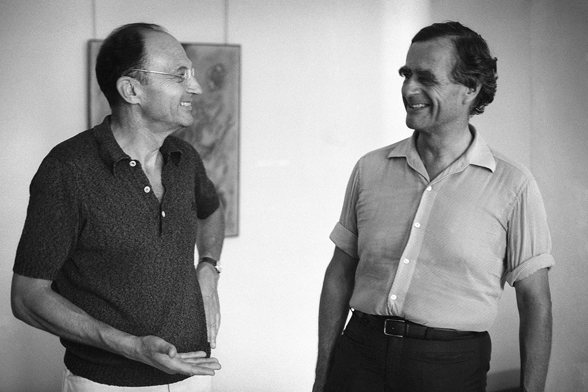 Michel Tournier et Luc Hoffman au Réattu 1982.jpg