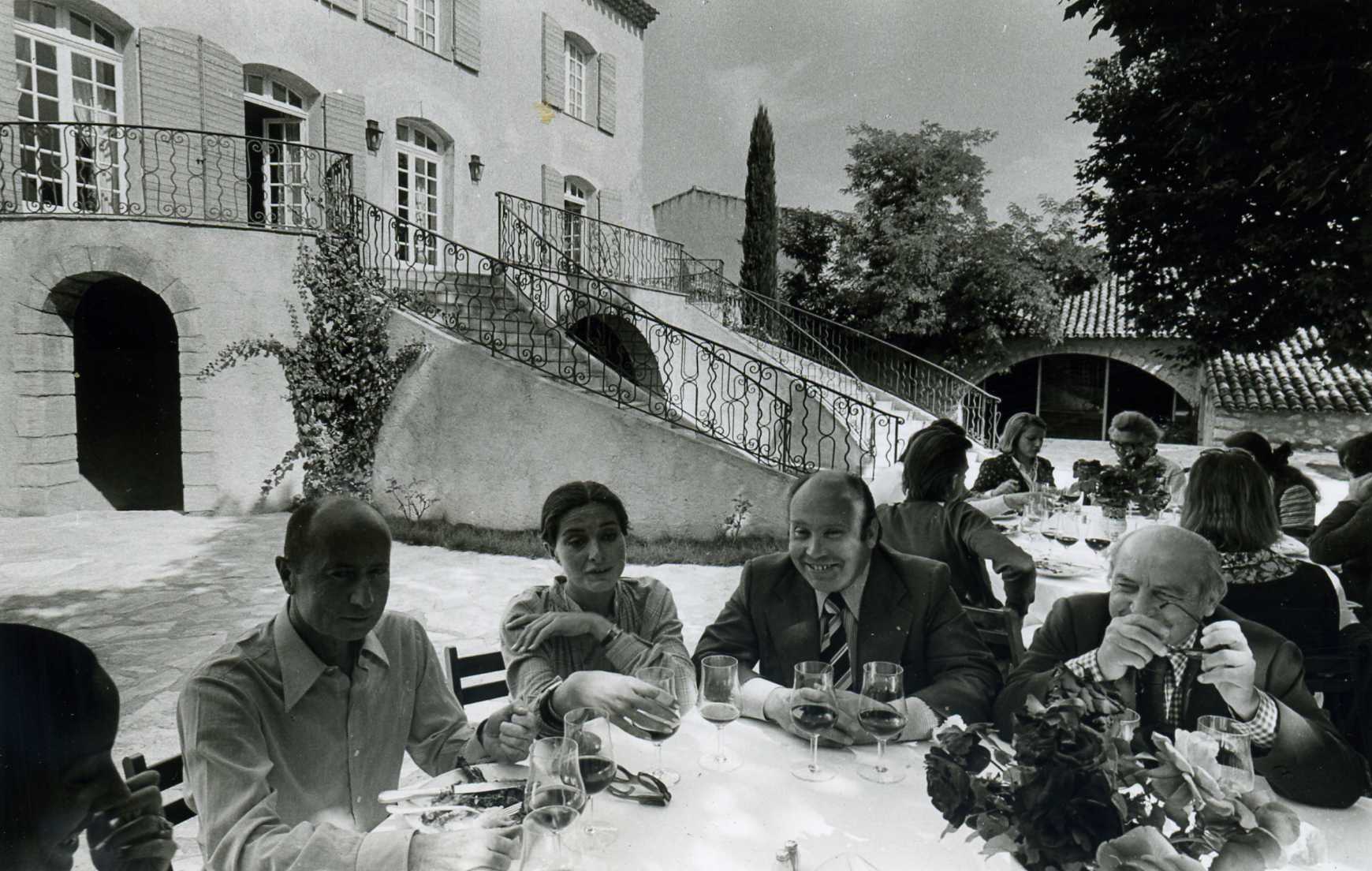 C.A. des RIP 1977. J.M. Rouquette, Paul Geniet et au Fond Lucien Clergue. Photo J. Dieuzaide.jpg