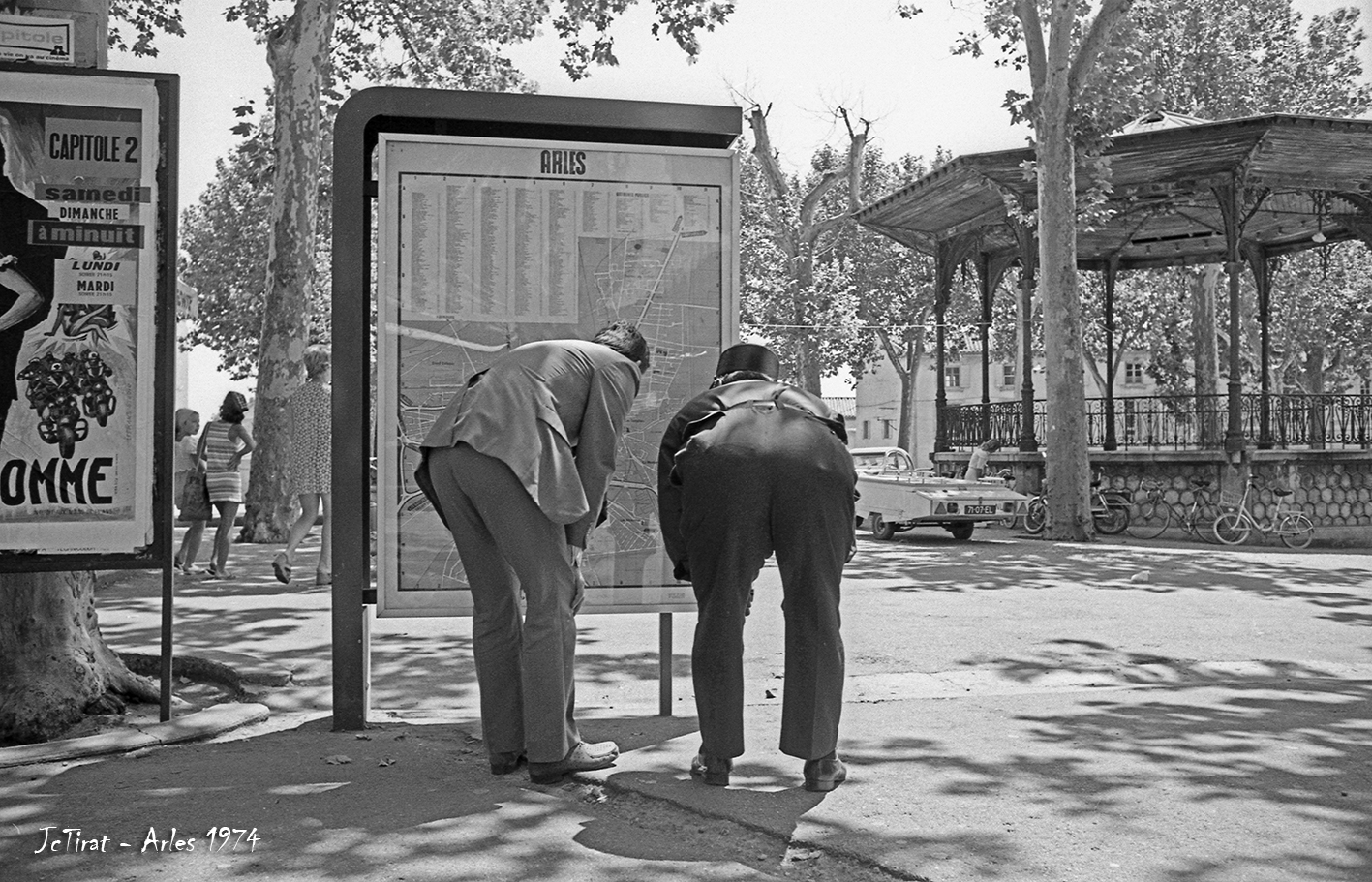 143_1974.07_II-14_Arles_Recontres-photo_Flic-acroupi.jpg