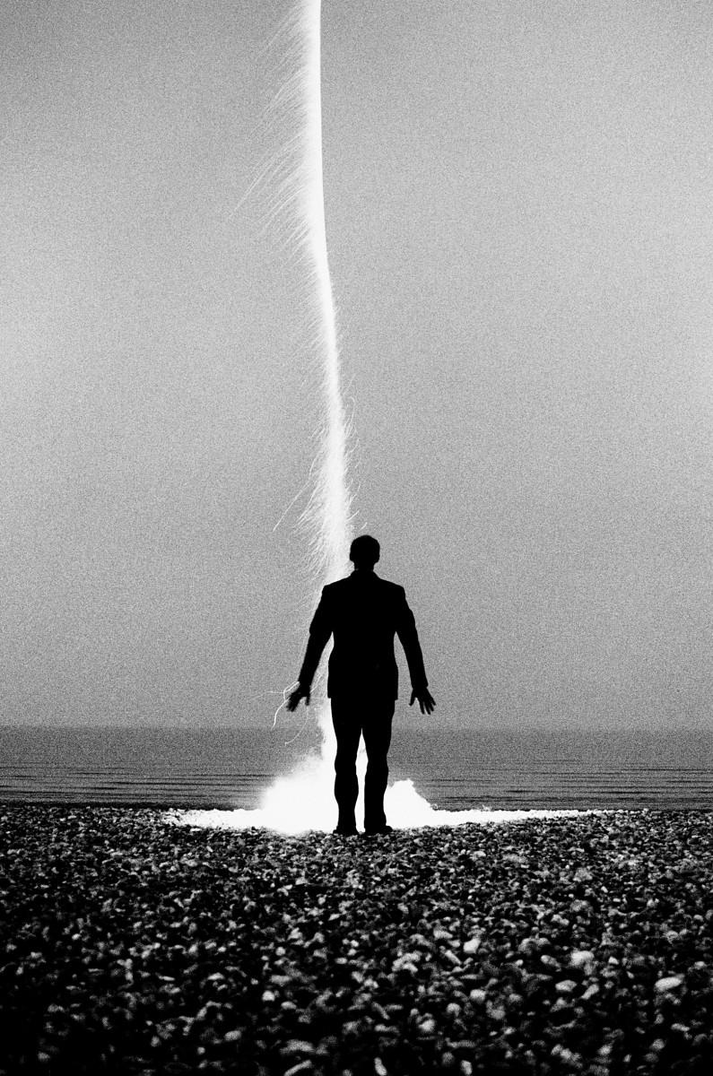 Rocket Man Dungeness beach, Kent, Angleterre, 1979. Retrospective. Brian Griffin