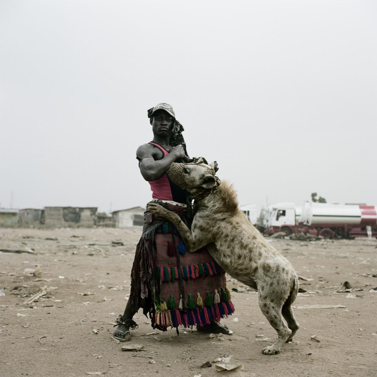The Hyena and Other Men, Abdullahi Mohammed avec Mainasara, Ogere-Remo, Nigeria,2007, PIETER HUGO