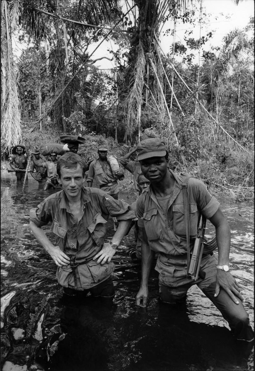 Don McCullin, Gilles Caron (Onitsha, Biafra, Nigeria, april 1968) 1968 © Don McCULLIN