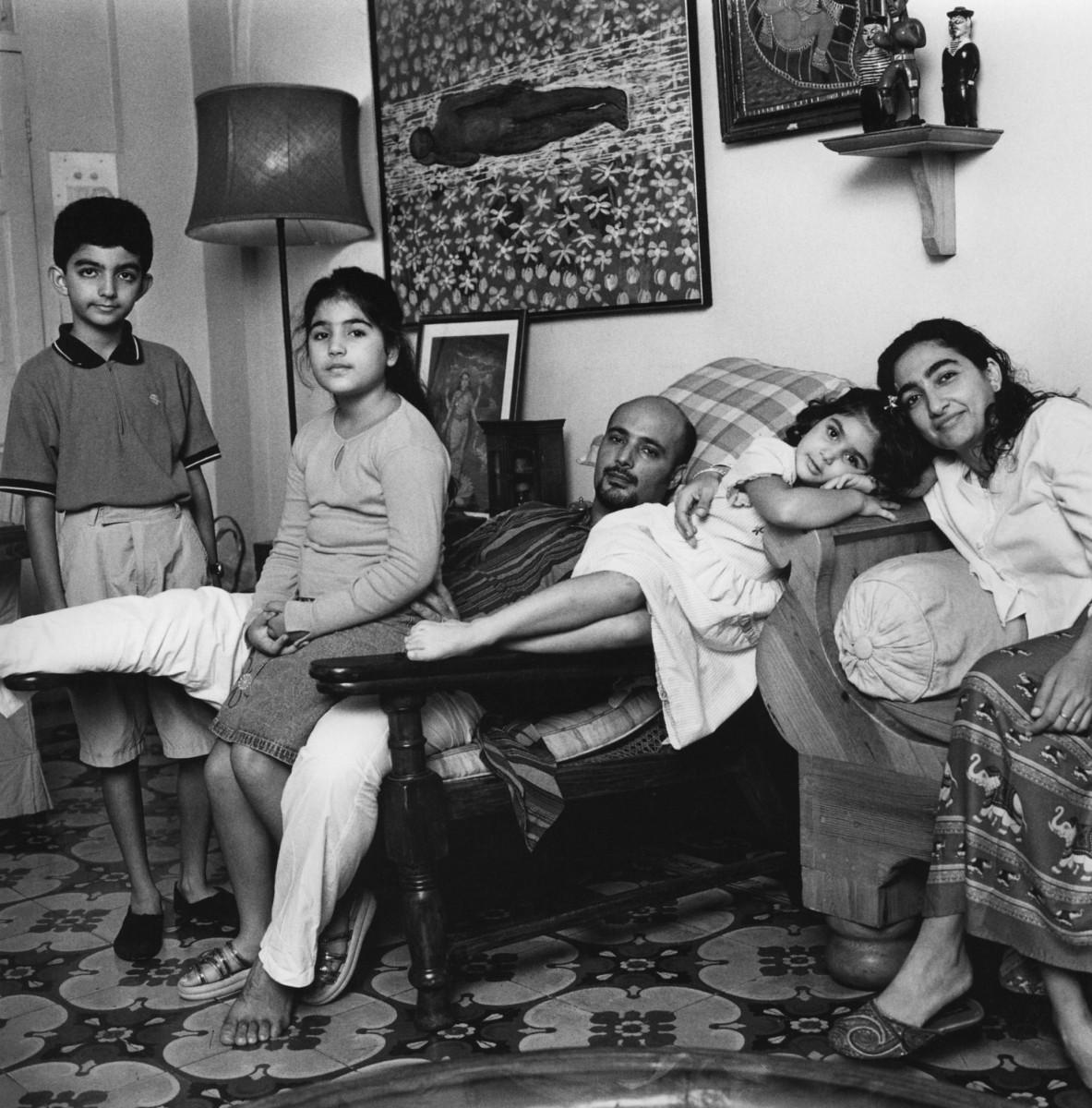 Cyrus and Simeen Oshidaar and Family, Bombay 2002, Courtesy the artist and Frith Street Gallery, London