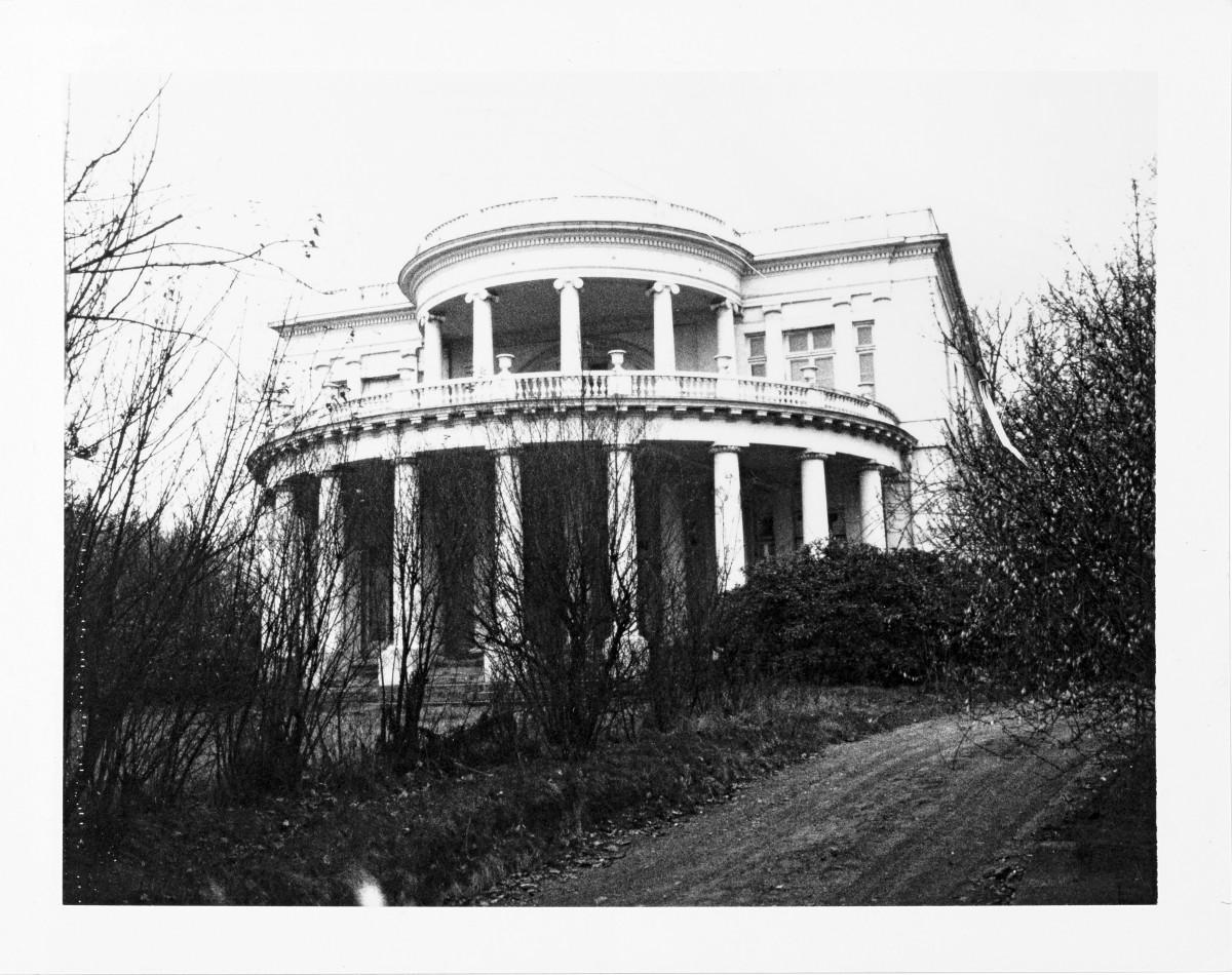 Wim Wenders. C'est depuis cette villa sur l'Elbchaussee que Tom Ripley voulait ramener les Beatles à Hambourg. Avec l’aimable autorisation de l’artiste / Fondation Wim Wenders.