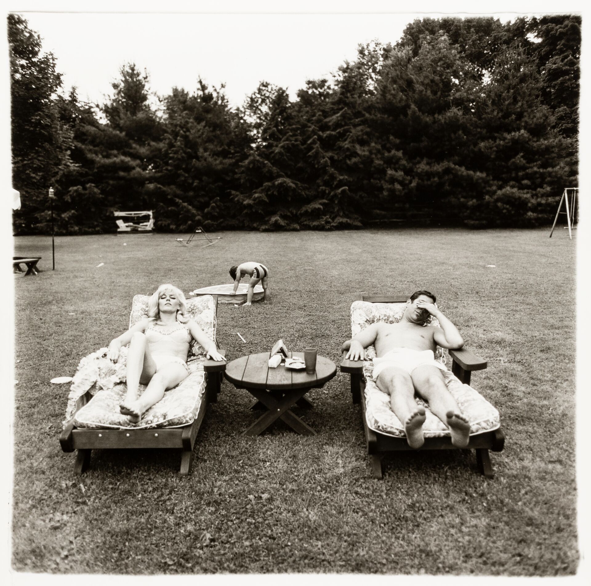 A family on their lawn one Sunday in Westchester, N.Y. 1968 © The Estate of Diane Arbus.