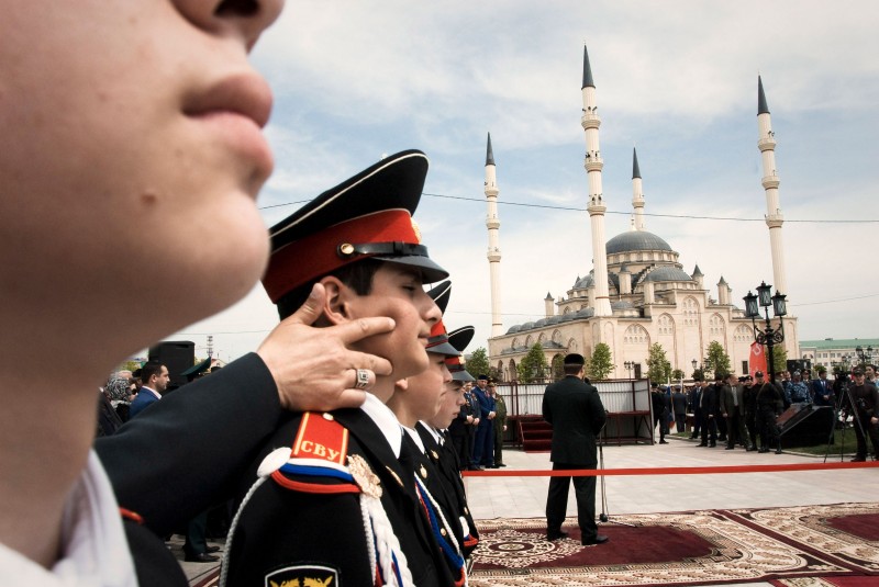 La garde d’honneur des cadets durant une allocution du leader tchétchène Ramzan Kadyrov
