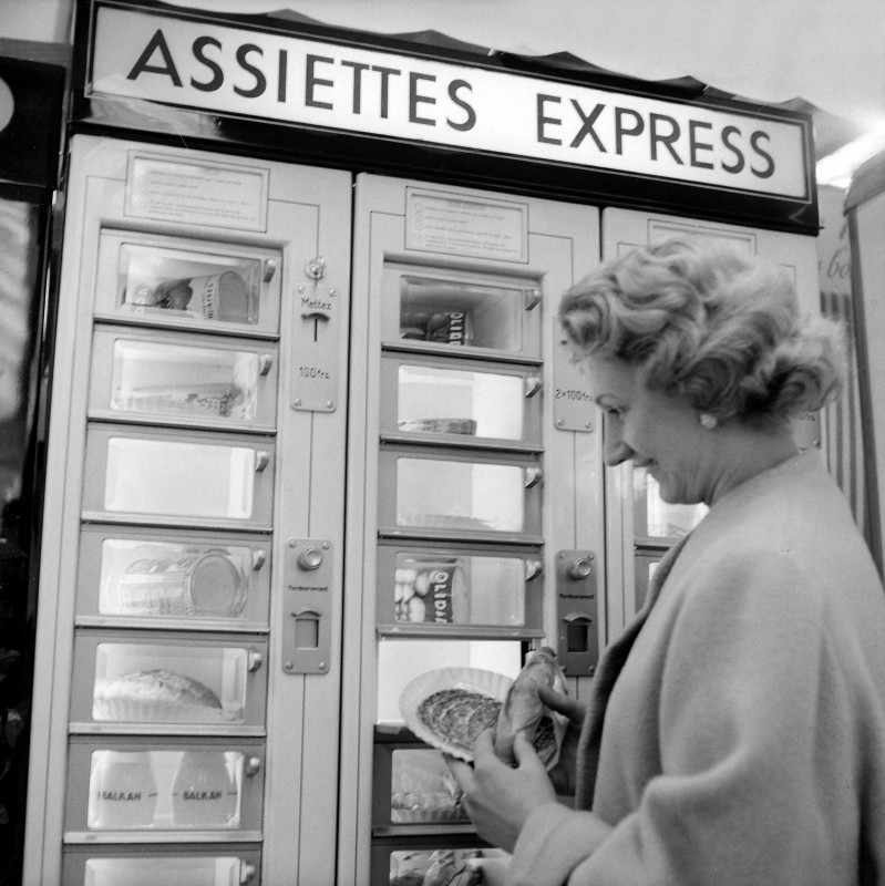 Prepared meal vending machine, Paris, October 1956