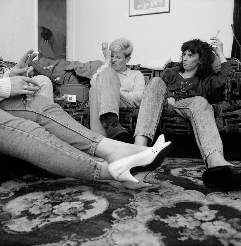 Ken Grant, Lisa and Tracy’s sister [Lisa et la sœur de Tracy], Birkenhead, 1990.