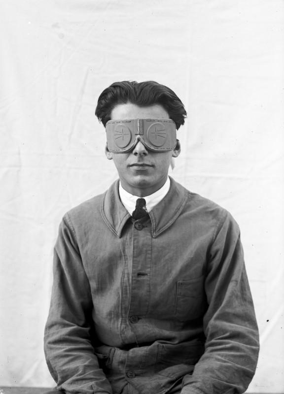 National Scientific and Industrial Research and Inventions Office, Louis Lapicque’s visual field shutter goggles, December 1926. CNRS collection, B_6127.