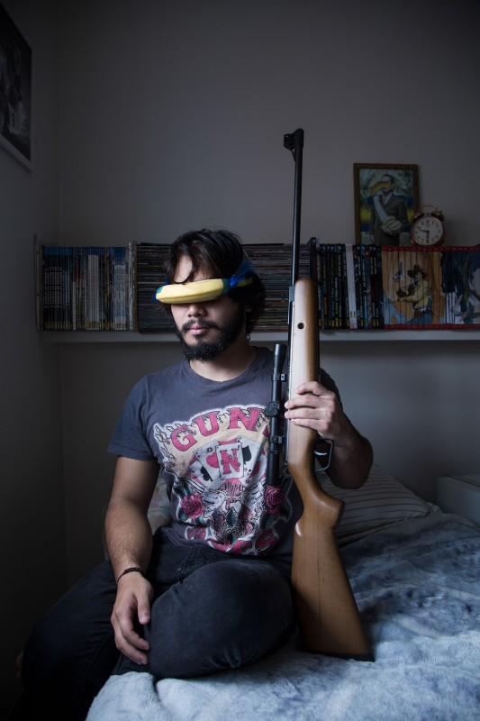 Shinji Nagabe, Garoto com fuzil [Boy with a rifle], São Paulo, 2018.