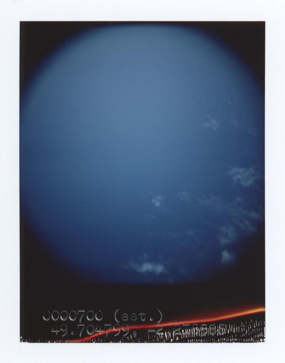 Anton Kusters, Alderney (Kanalinsel) (SS-BB I) | 0000700 (est.) | 49.704799, -2.218568 (EX), série The Blue Skies Project. FP-100C film instantané.