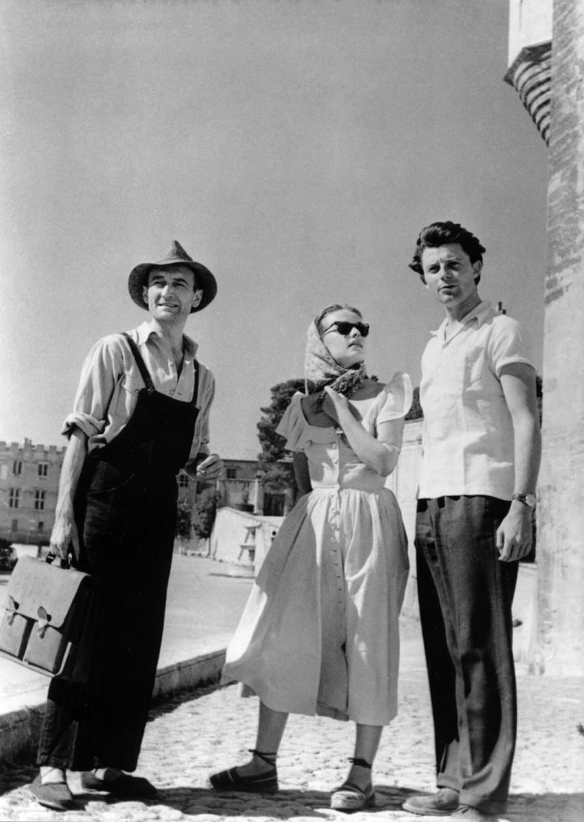 Serge Lido, Jean Vilar, Jeanne Moreau et Gérard Philipe, Parvis du Palais des Papes, Avignon, 1951.