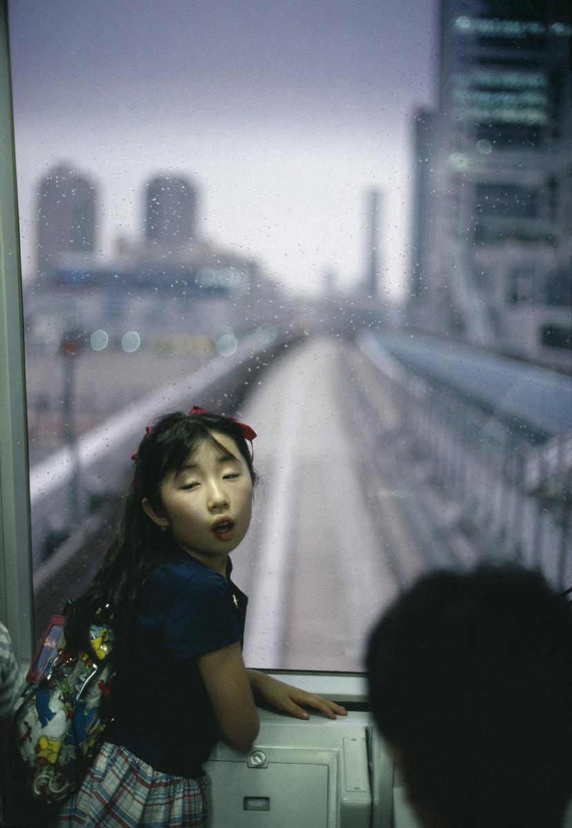 Gueorgui Pinkhassov, Le Nouveau Métro, Tokyo, Japon, 1996. Avec l’aimable autorisation de Magnums Photos.