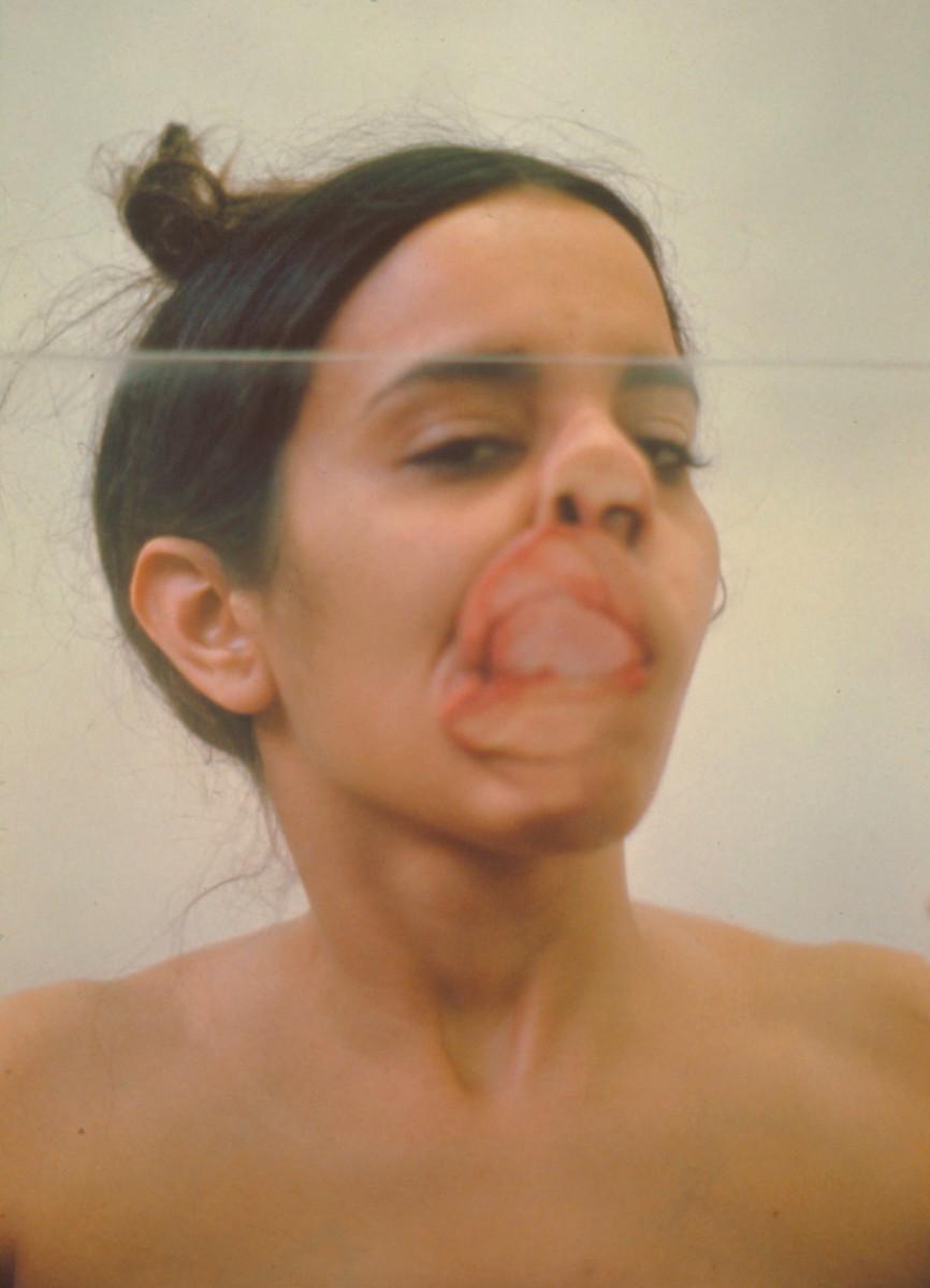 Ana Mendieta. Sans titre (Verre sur empreintes corporelles), 1972. Avec l’aimable autorisation de The Estate Ana Mendieta Collection, LLC / Galerie Lelong / Collection Verbund, Vienne.
