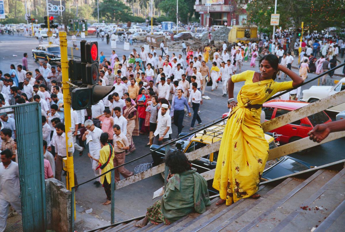 Mitch Epstein. Gare de Churchgate, Bombay, Maharashtra, Inde, 1989. Avec l’aimable autorisation de Black River Productions, Ltd. / Galerie Thomas Zander / Mitch Epstein.