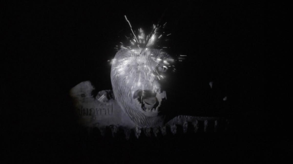 Apichatpong Weerasethakul. Image extraite de l’installation vidéo Fireworks (Archives), 2014. Collection Frac Provence-Alpes-Côte d’Azur.