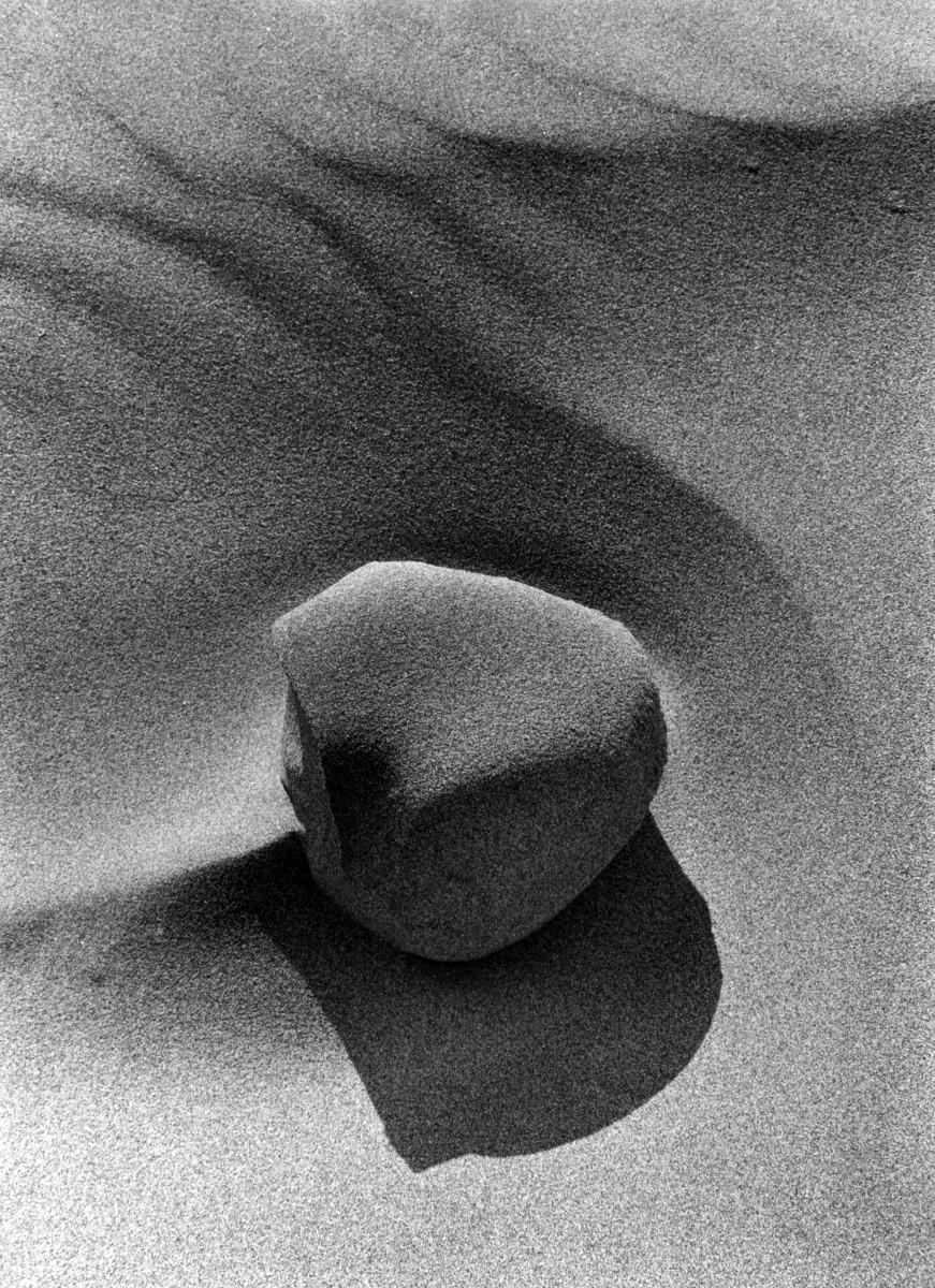 Lucien Clergue. Langage des sables, Camargue, 1971. Avec l’aimable autorisation de l’Atelier Lucien Clergue.