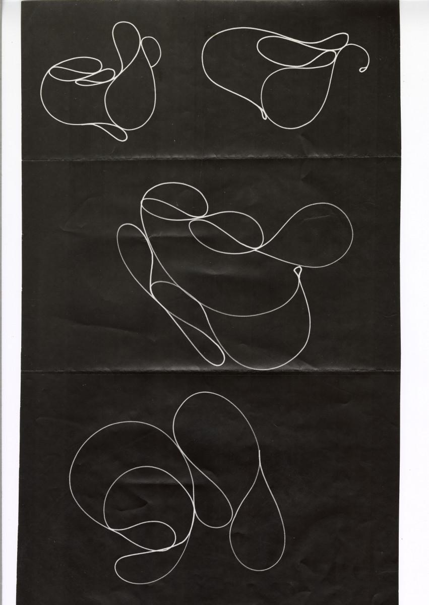 Bettina Grossman. From the series Two hours in the life of one hair photographed in the sink at one-minute intervals while agitated by running water – Extending the experience with line drawing, New York, 1974. Courtesy Bettina Grossman.