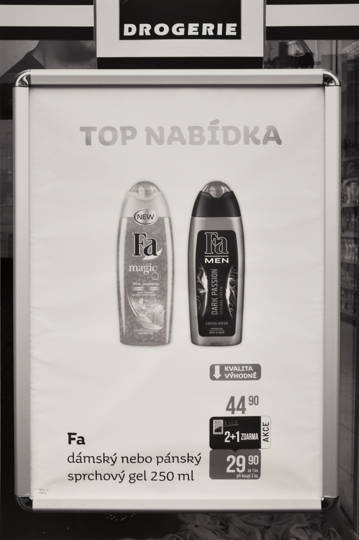 Panneau publicitaire : « le plus grand choix de portes à Prague Černy Most » -1