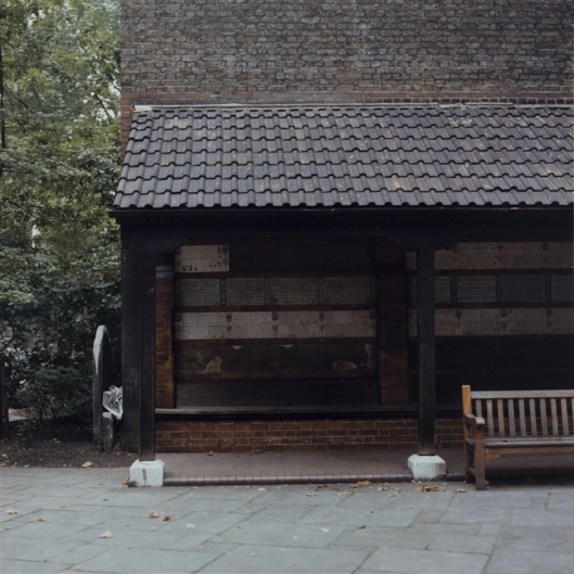 Le cimetière de Saint Botolphe, Londres, 1979.