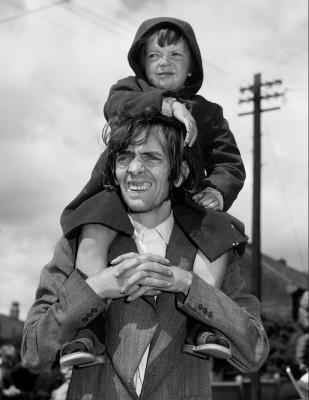 father-and-son-watching-a-parade-newcastle-upon-tyne-1980